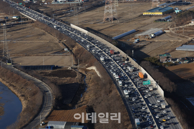 [포토]설 앞두고 귀성 차량으로 붐비는 서해안고속도로