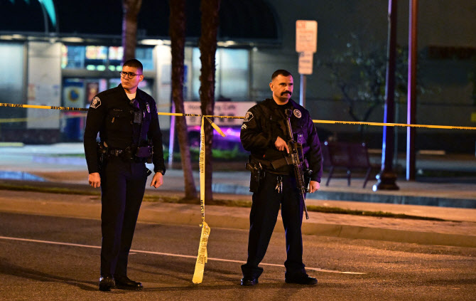 LA 인근 음력설 행사 뒤… 총기난사 최소 10명 사망