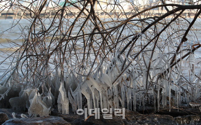 [포토]'최강 한파...서울 아침 체감 기온 영하 25도'