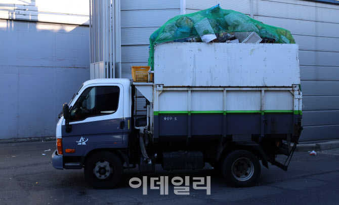 [포토]설 연휴 끝나자 '쓰레기와 전쟁'