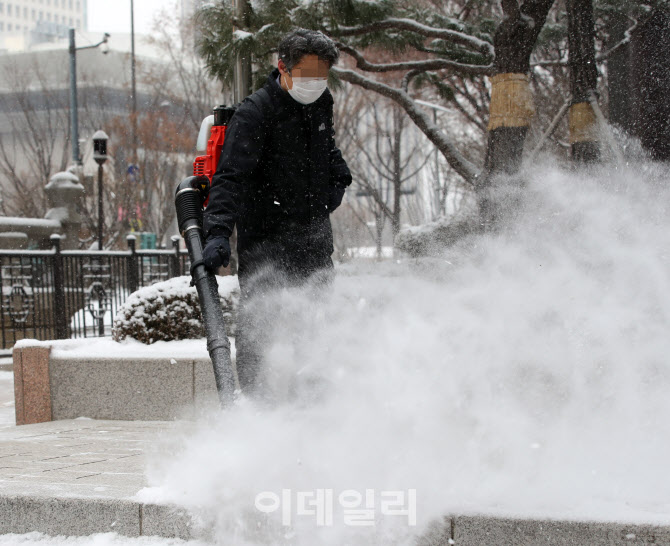 [포토] 제설작업 구슬땀