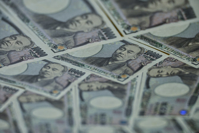 “일본은행의 대규모 채권매입으로 시장 왜곡 지속"