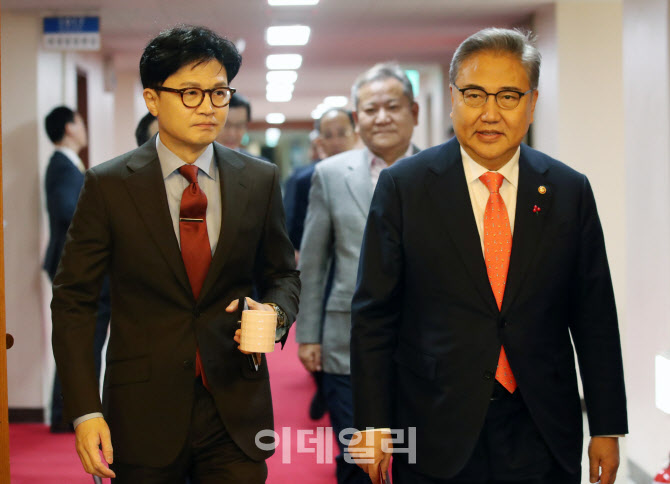 [포토] 마스크 벗은 국무위원