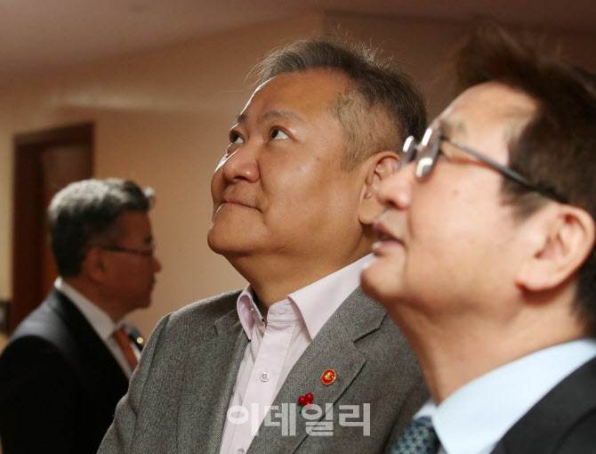 [포토] 마스크 벗은 이상민 장관