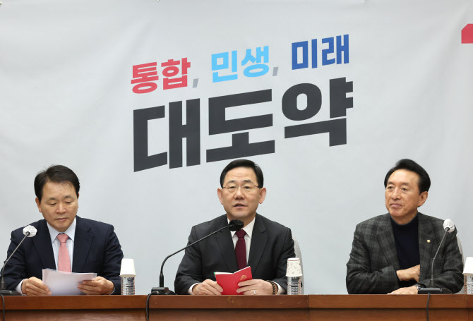 주호영 "민주당, 개인 비리 수사 말라고 장외투쟁…희화화될 것"