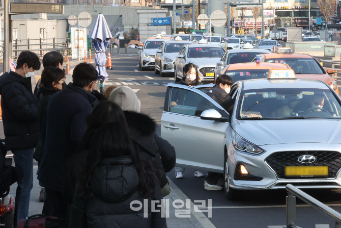 [포토]중형택시 기본요금 천원 인상