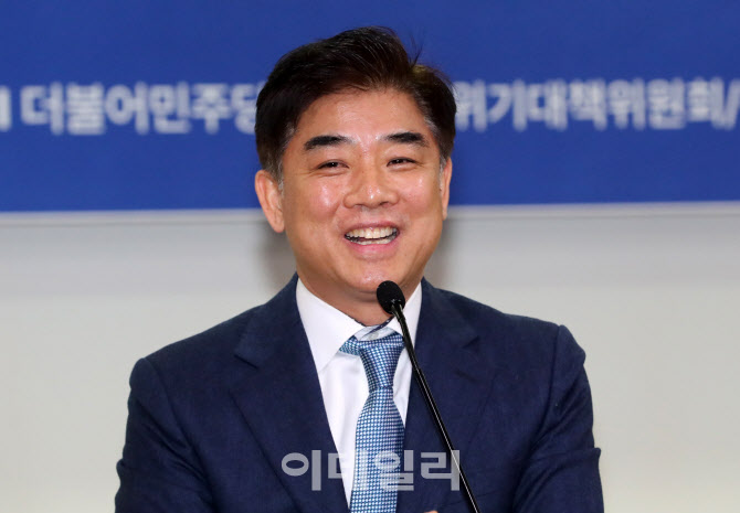 [포토]인사말하는 김병욱 더불어민주당 정책위 수석