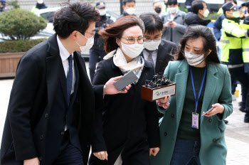 조국 1심서 징역 2년 실형…"항소해 무죄 다툴 것"(종합)