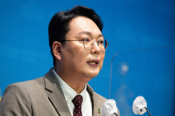 “김기현 후보측 신평 변호사 해촉해야”…비윤계 한목소리
