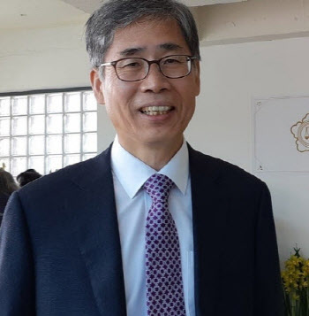 또 입으로 문제 일으킨 尹멘토 신평…여권 '부글부글'