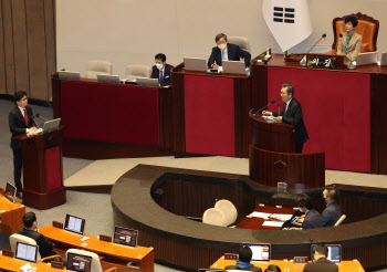 "이재명 이적행위"vs"천공, 국정농단 냄새"…여야 `진흙탕 싸움`(종합)