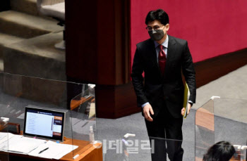 한동훈, 다시 국회 본회의장으로…'거침없는 입' 파장 몰고올까