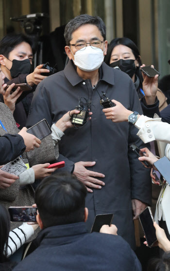 곽상도 '아들 퇴직금 50억' 뇌물 혐의 무죄…정치자금법 위반만 유죄