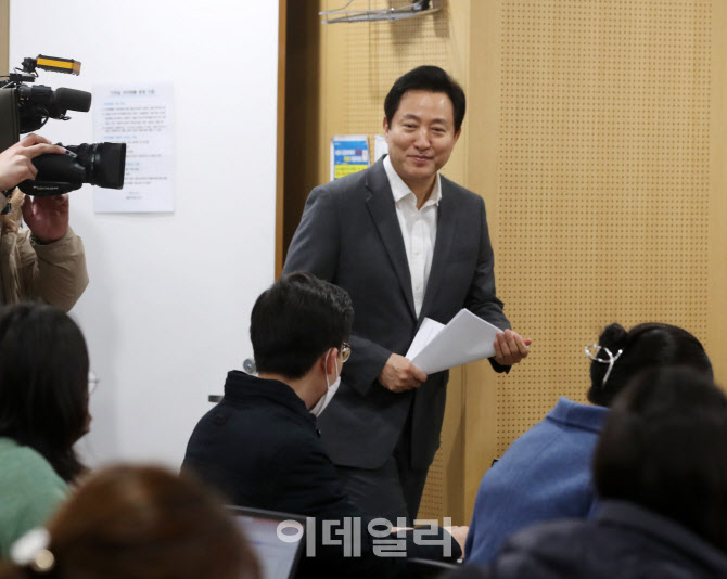 [포토] 오세훈, "디자인 혁신으로 매력적인 서울 만들겠다"