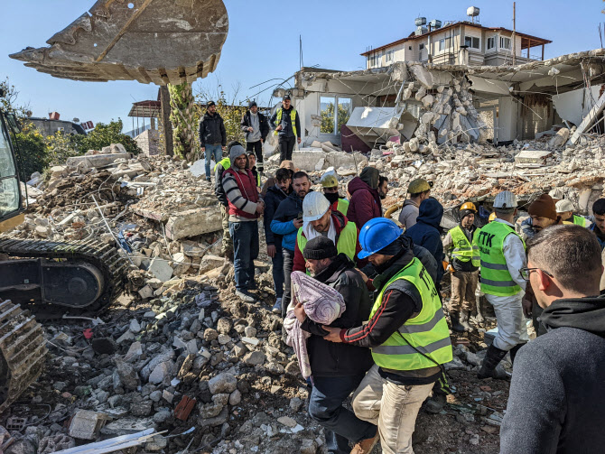 튀르키예 지진 사망자 2만…동일본 대지진 넘었다
