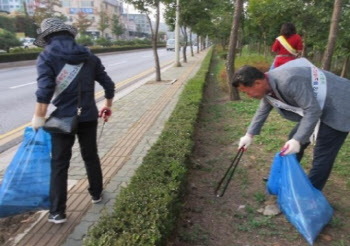 “담배꽁초 가져오면 돈 드려요”…작심한 지자체의 ‘파격 실험’