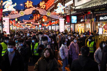 늘고있는 中 가계저축도 잠재적 ‘인플레 폭탄’