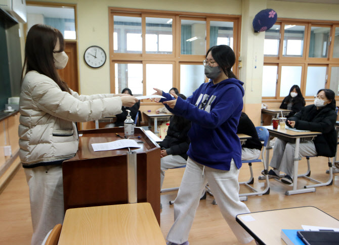 수능 수학·탐구 1~2등급 수험생, 10명 중 6명이 ‘N수생’