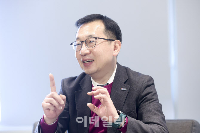 "'차이나 딜레마'..대중 무역 감소는 위기이자 기회”[만났습니다②]