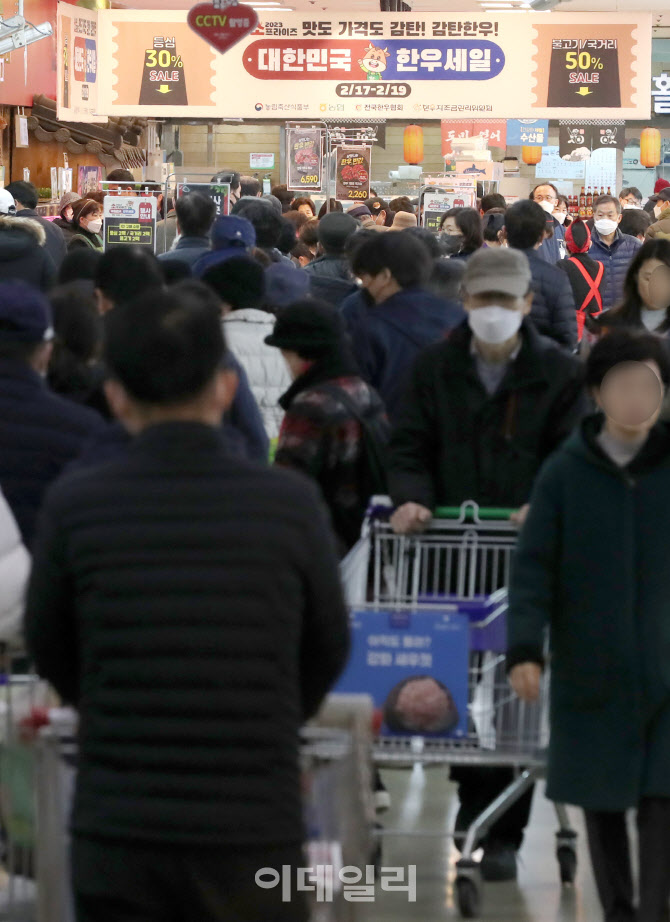 [포토]하나로마트 한우 할인 행사에 몰린 인파