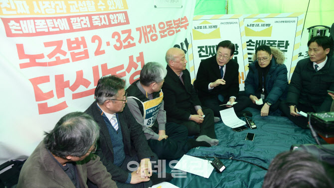 [포토]이재명 대표, '국회 앞 노조법2·3조 운동본부 농성장 방문'
