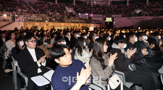 [포토]박수치는 새내기들