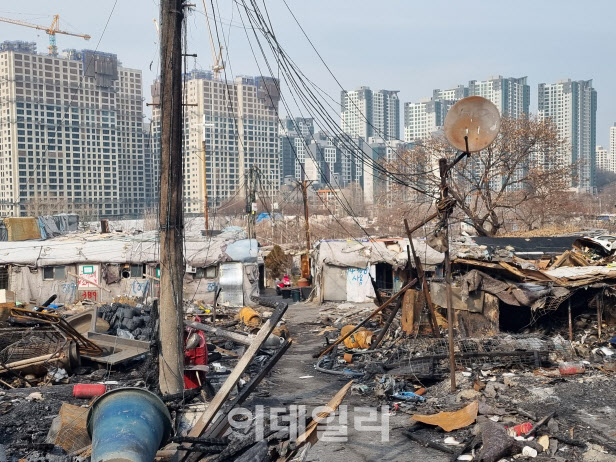 [단독]구룡마을 '화재 이재민' 현금지원 받는다…강남구, 검토