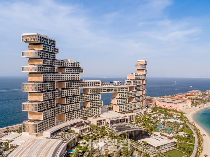 '마리나베이샌즈' 뛰어넘어…쌍용건설, 두바이 초특급 호텔 완공