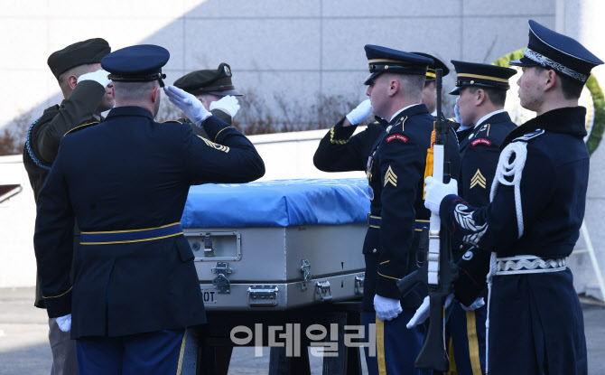 [포토] 70년 만에 귀국
