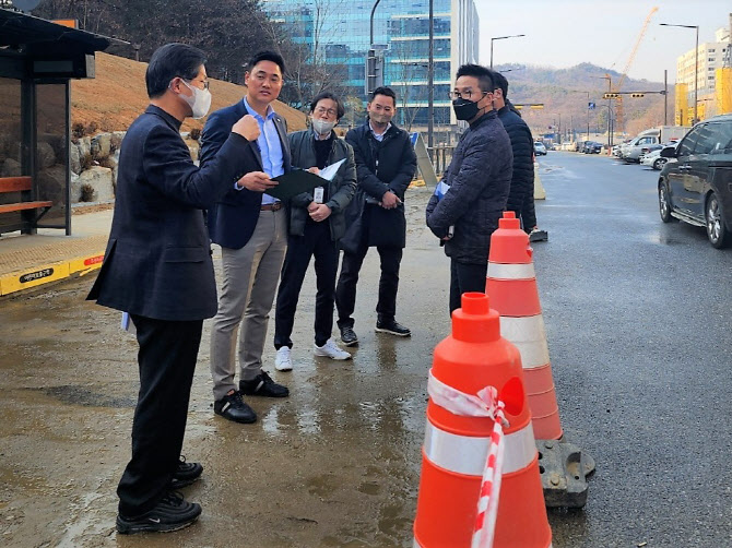 "고산지구 버스교통 개선해야"…오석규 도의원, 道·市 관계자와 간담회