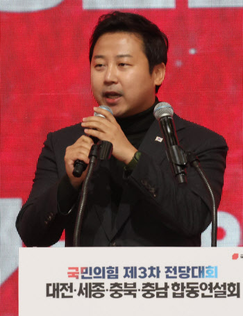 장예찬 웹소설 '성적 대상화' 논란…이기인 “후보직 내려놓아야”