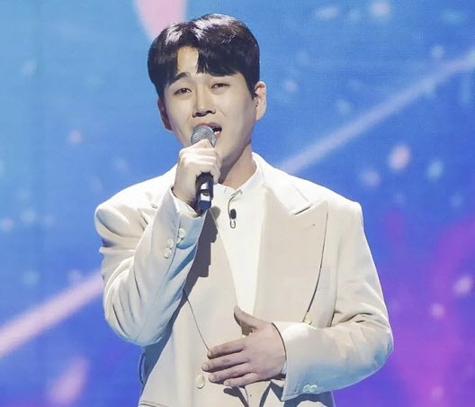 황영웅 상해전과·밀어주기 의혹에…‘불타는’ 방심위 민원