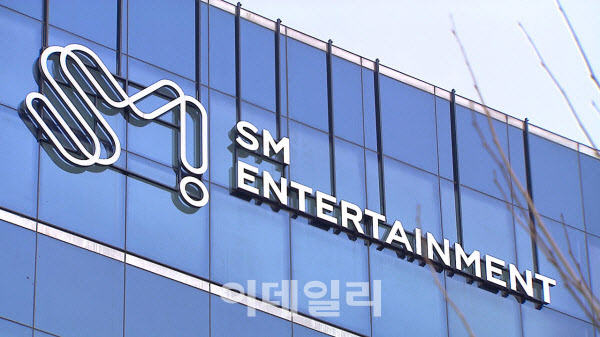 ‘선과 악’의 싸움 아닌 ‘사생결단’ 치킨게임 된 SM 대전