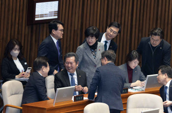 고민정 "'이재명 부결' 자만...노웅래 때와 달라진 걸 느껴"