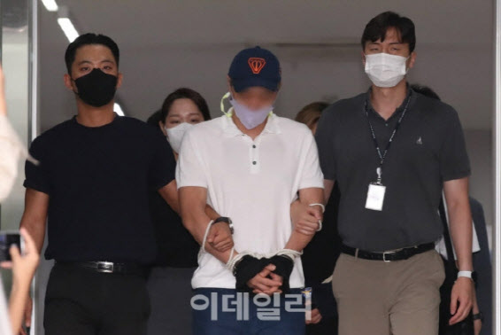 경찰, '강남 유흥업소 마약 사건' 당시 일행 3명 불구속 송치