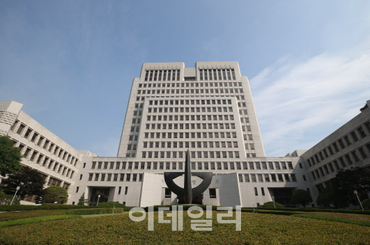 불법점유 당한 공사장에 쇠파이프 무장 용역 투입…대법 “침입죄 성립”