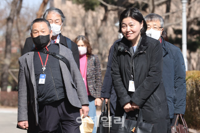 [포토]임은정 검사, 변호인단과 검사적격심사위원회 출석