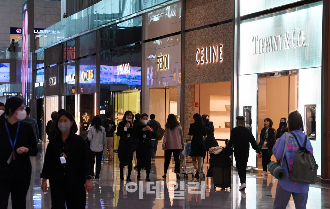 [포토]인천국제공항 면세점 입찰 중국 가세...국내업체 '노심초사'