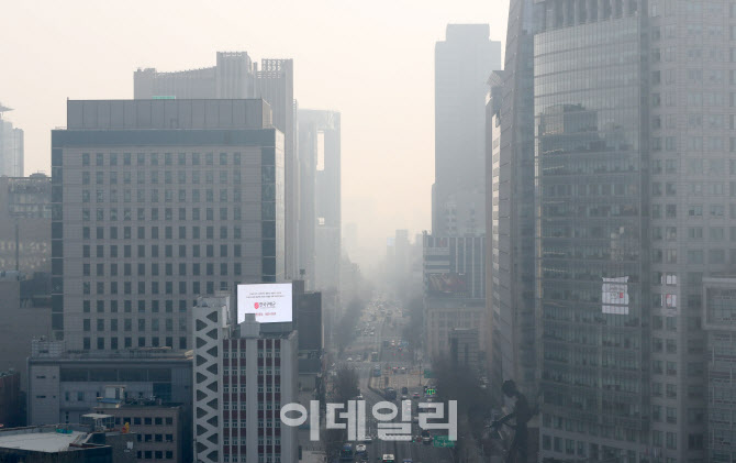 [포토]포근한 날씨에 찾아온 '미세먼지'