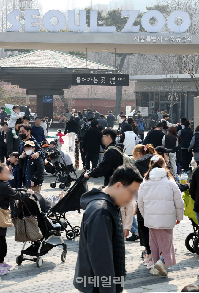 [포토]따뜻한 봄 햇살에 나들이객 북적