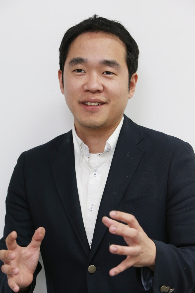 원유니버스, 신진우 교수 사외이사 선임…챗GPT 3.5모델 적용 챗봇 상용화