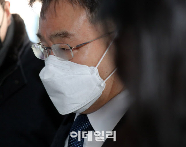 [속보] 검찰 '대장동 핵심' 김만배 구속기소…2070억원 몰수·추징