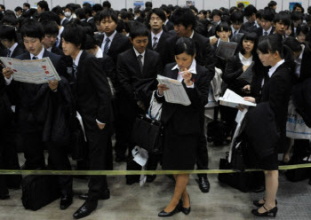 '임금협상'서 승기 잡은 日노조…BOJ 정책전환 이끌어낼까