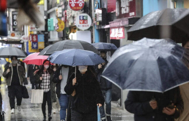 일요일 전국에 비…오후부터 기온 큰 폭 떨어져[내일 날씨]