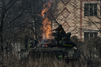 러시아, 우크라 동·남부 공습…헤르손 민간인 5명 사상