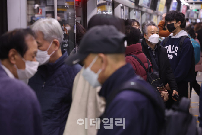 [포토]대중교통 마스크 의무 착용 해제 검토