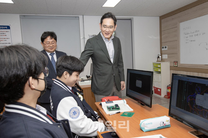 이재용 회장 “봉사 적극 참여하고 싶지만…얼굴 알려져 쉽지 않네”