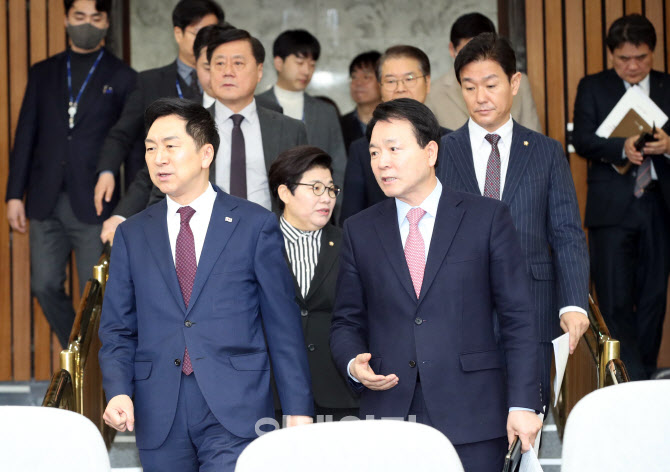 [포토]노조 회계 투명성 강화 민당정 협의회 참석하는 김기현