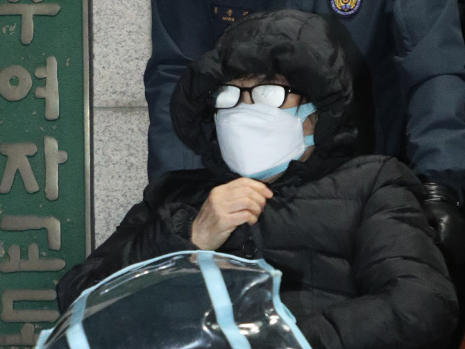 ‘국정농단’ 최서원, 형집행정지 5주 더 연장… “재활치료 필요”