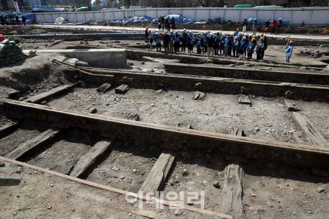 [포토] 발굴된 전차 철로